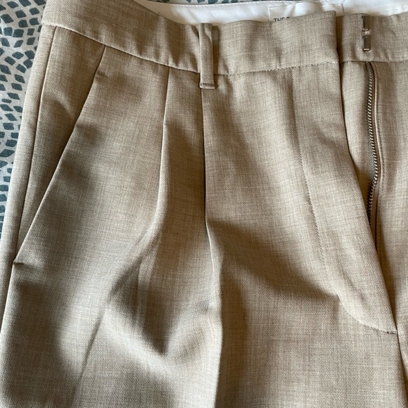 Aritzia Effortless Pants in Birch, size 16. - Picture 5 of 6